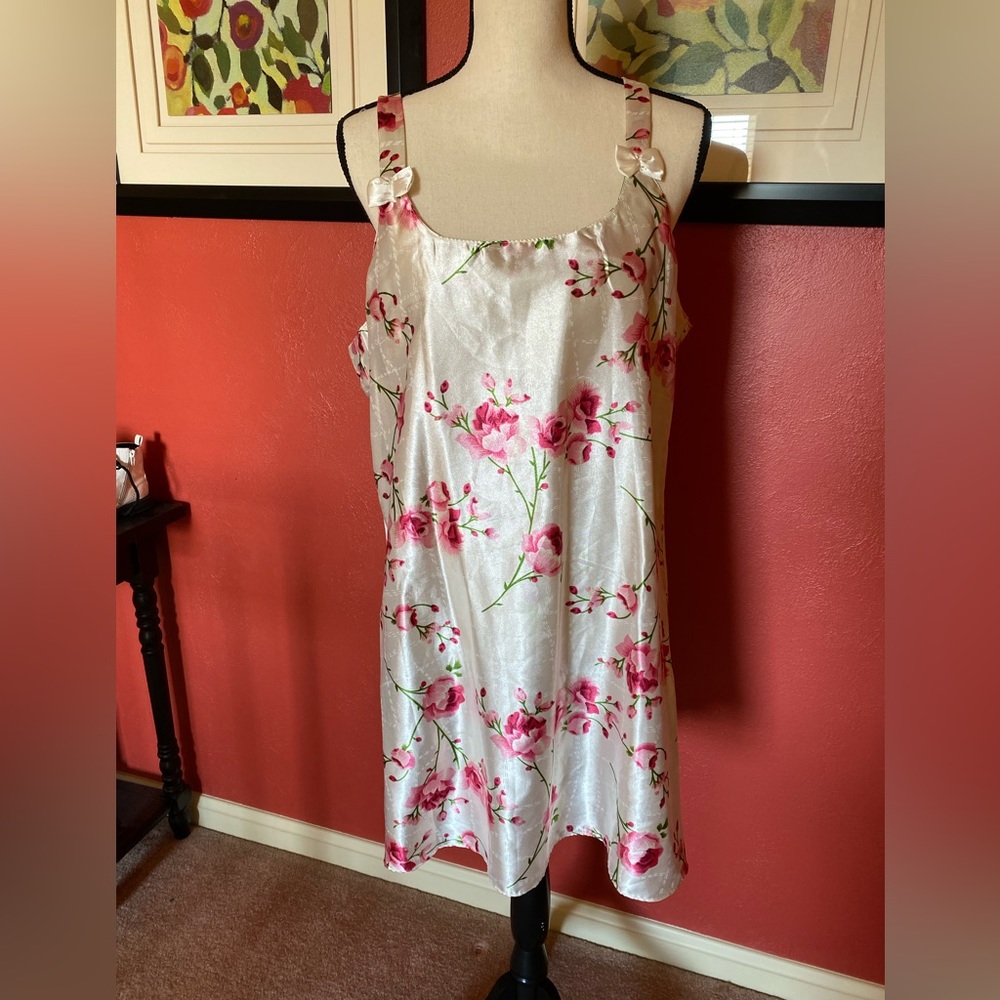 Vintage 1990’s Sante Classics Rose Print Silky Nightgown- Size Large